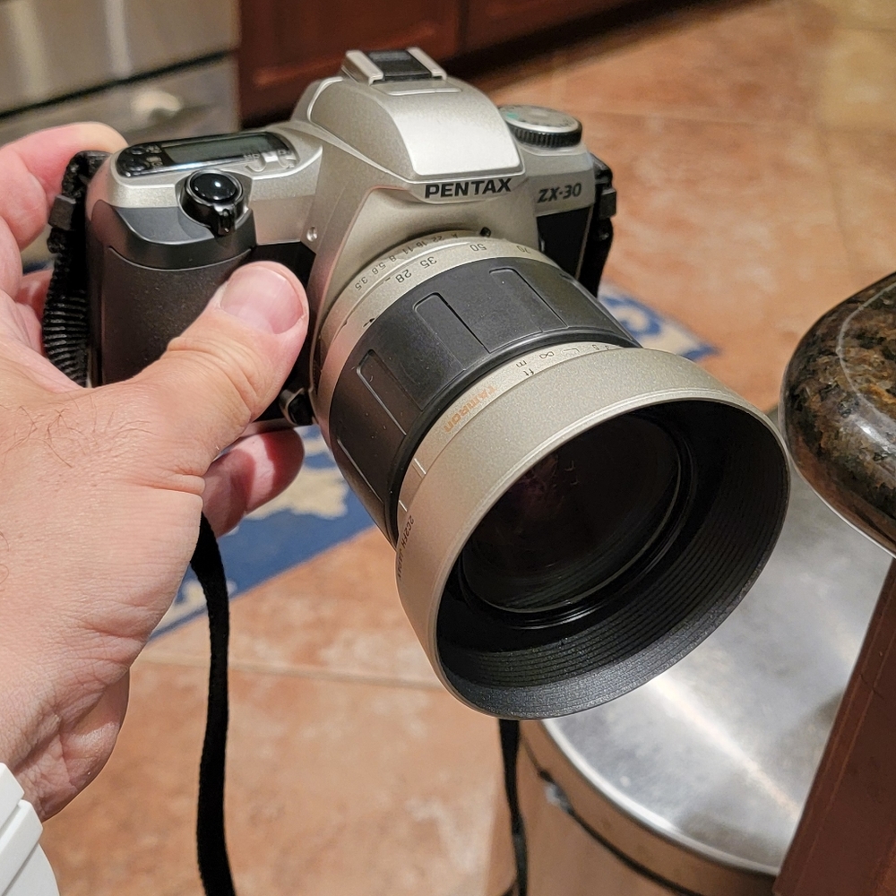 Pentax ZX-30 Quartz Date 35mm SLR Camera Kit with 35-80mm Lens